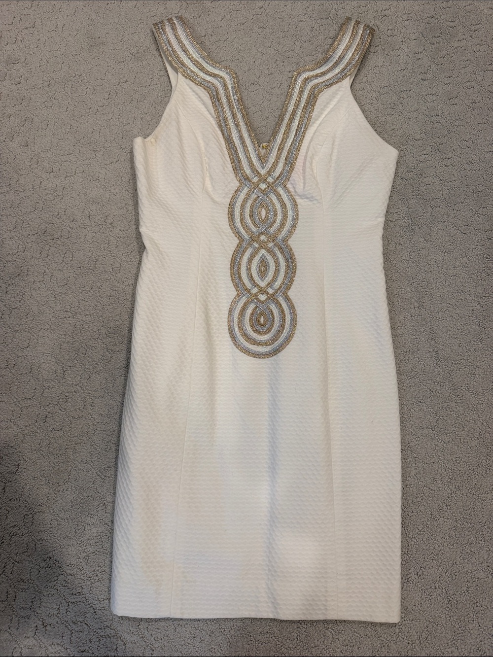 Lilly Pulitzer Size 00 Sleeveless White Dress with Gold and Silver V-Neck